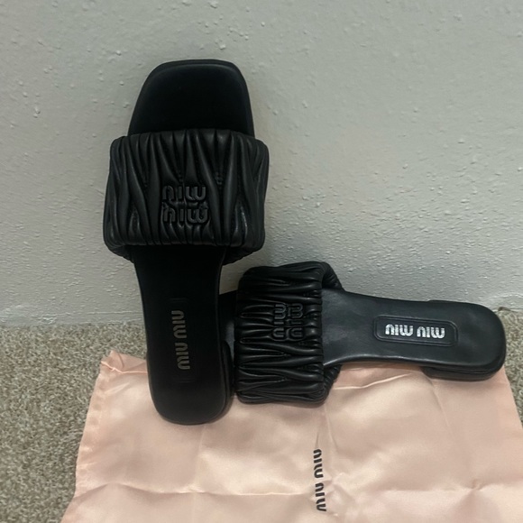 Miu Miu
matelassé leather slides - Picture 4 of 11